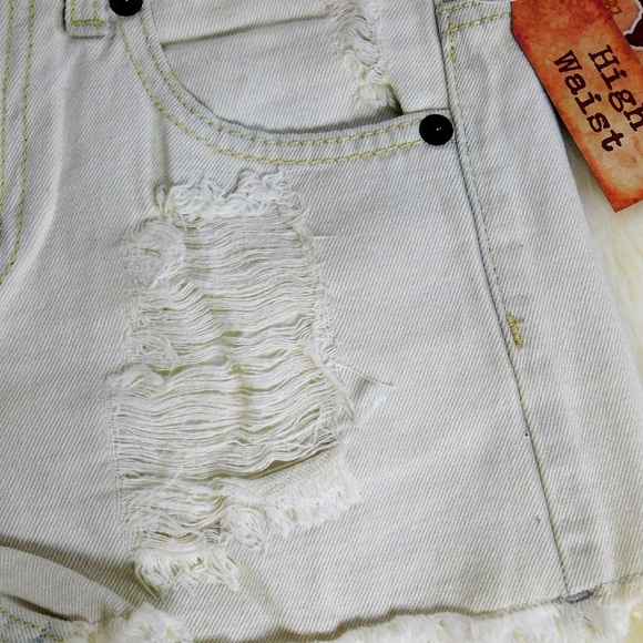 Mudd High Rise Destroyed Denim Jean Shorts Size 0 9 Off White Frayed Hem NWT - Picture 2 of 8